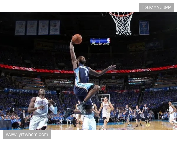 NBA季后赛的残酷法则 当雷霆老大被防到第三节直接弃赛,这位独行侠悍将仅仅用肌肉对话就终结了整轮系列赛的悬念_山大_